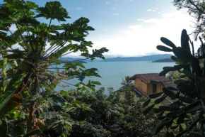 Casa em meio a natureza e em frente a praia PR7688
